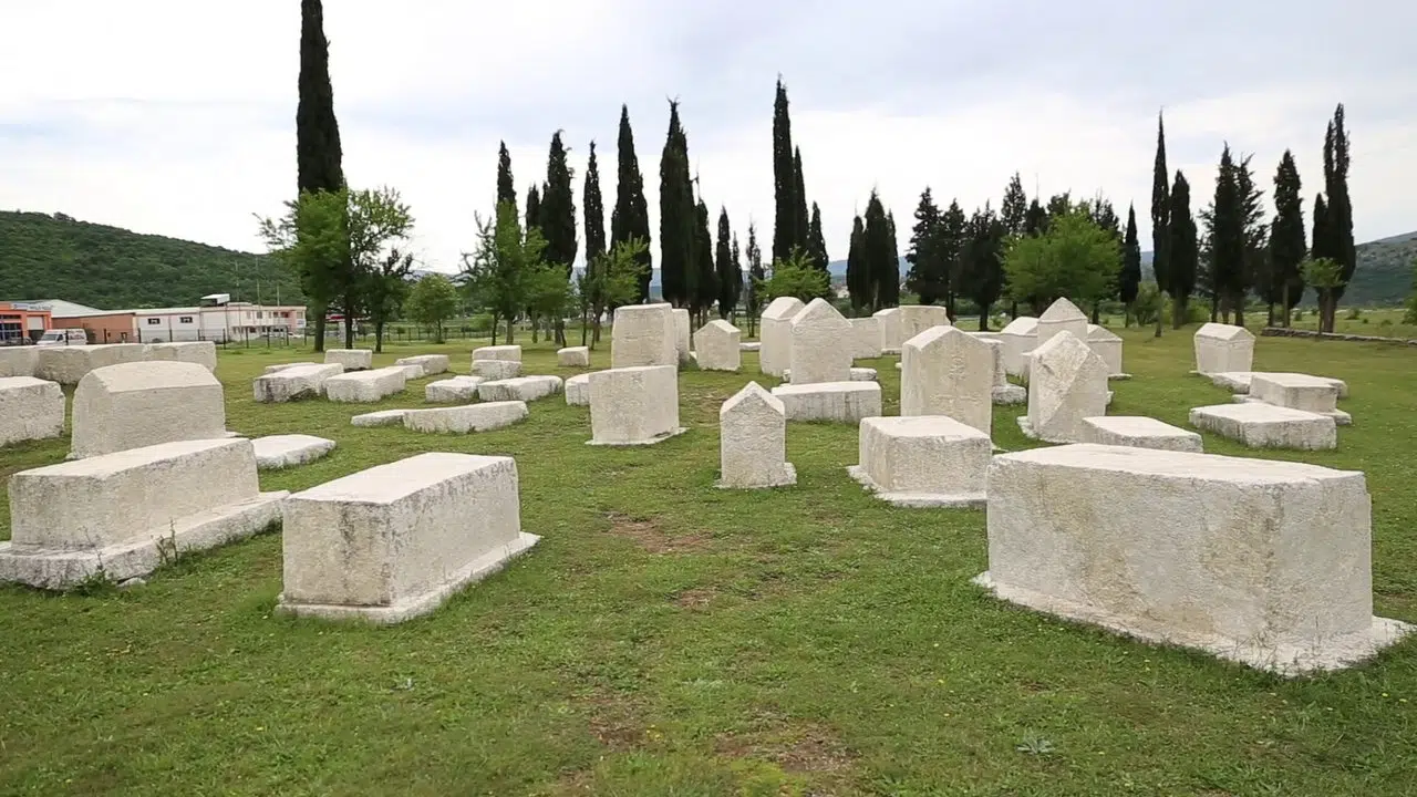 Nekropole Stećaka U Hercegovini : Stolac I Podveležje