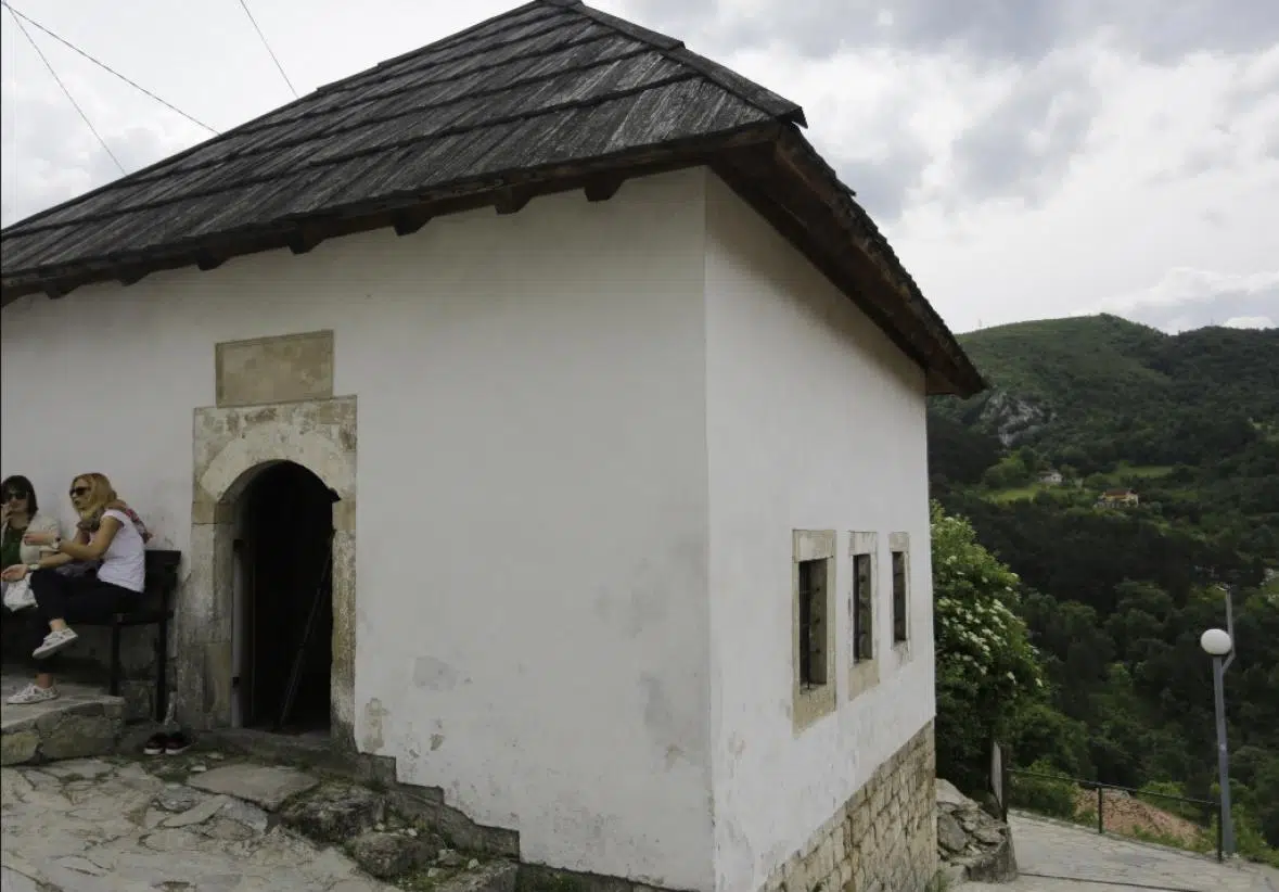 Dizdareva Ili Ženska Džamija Jajce:5 Razloga Zašto Posjetiti