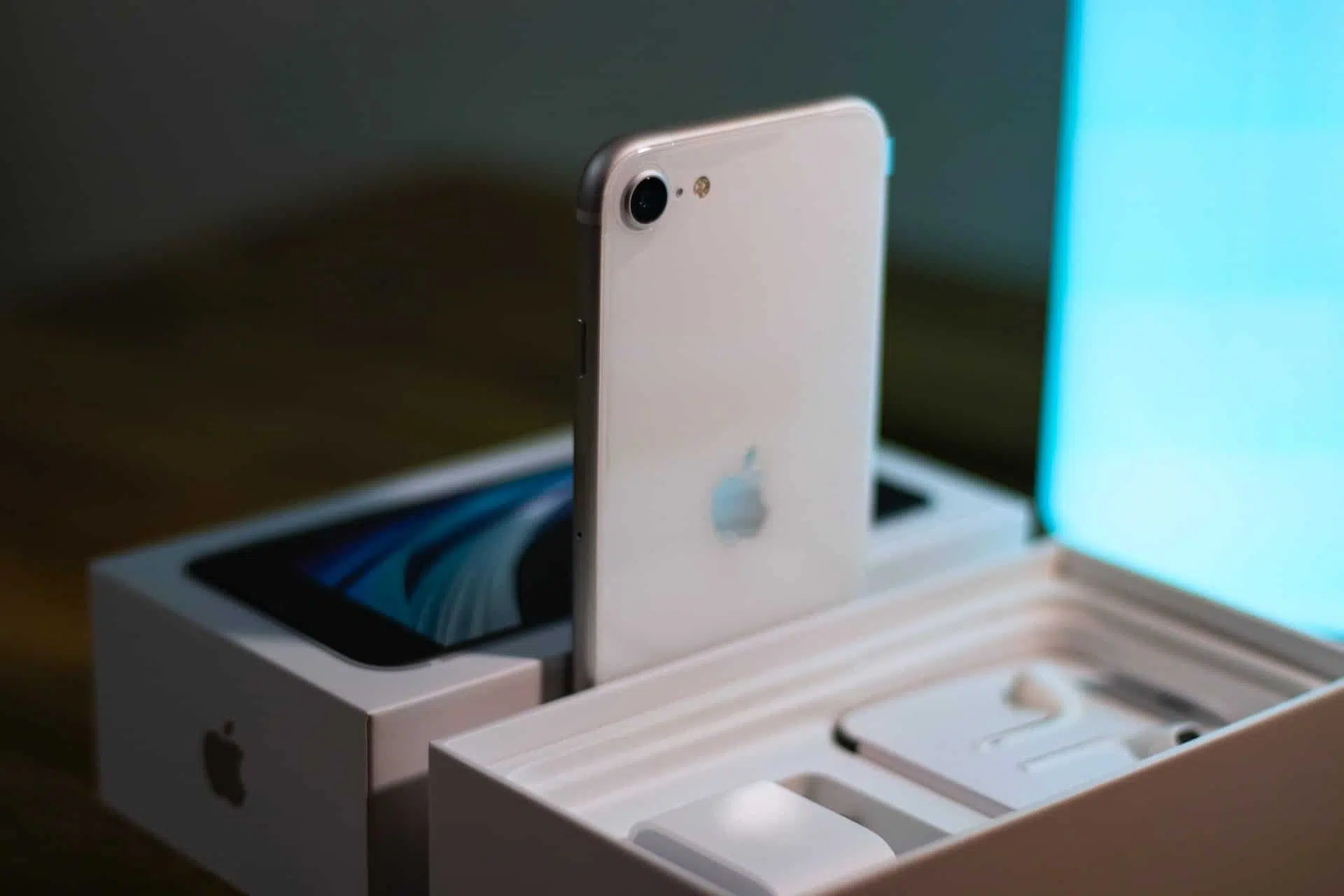 Apple iPhone SE Recenzija – Jeftin iPhone dobar i 2022.