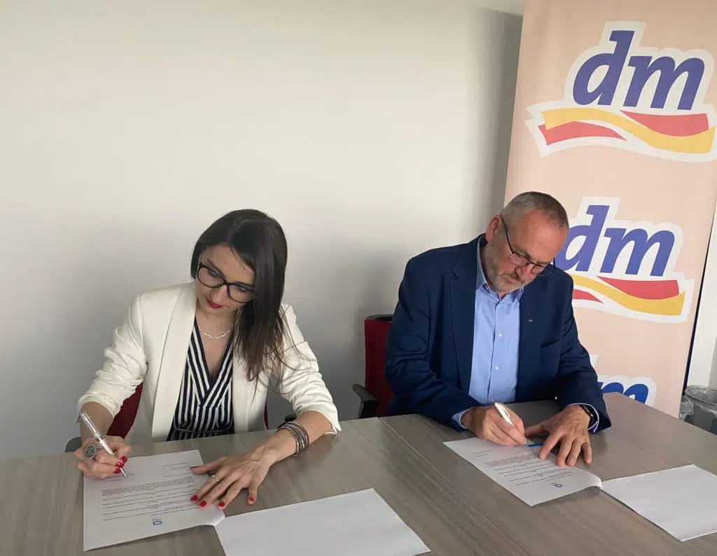 Kompanija Dm Potpisala Ugovor O Pristupanju Filantropskom Forumu BiH