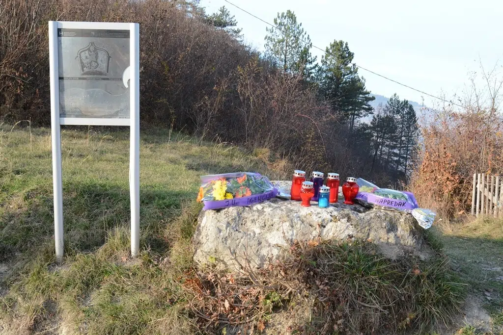 Kraljev Grob Skriveni Dragulj U Blizini Jajca