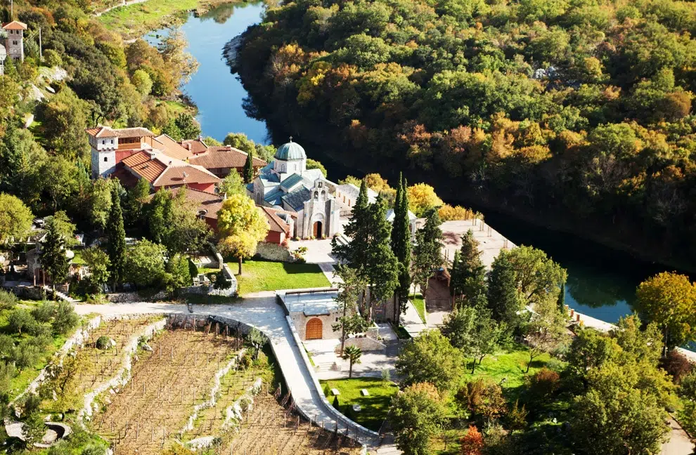 Manastir Tvrdoš Trebinje 5 Razloga Zašto Ga Posjetiti