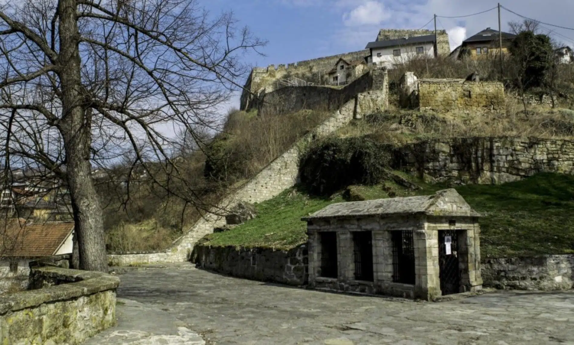 Katakombe Jajce – Upoznajte Podzemnu Crkvu U BiH!