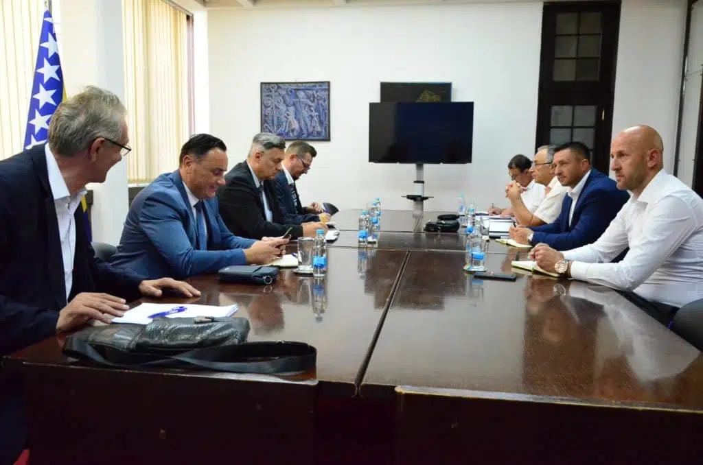 Vlada FBiH odlučna da cijene peleta i ogrjevnog drveta budu prihvatljive za građane