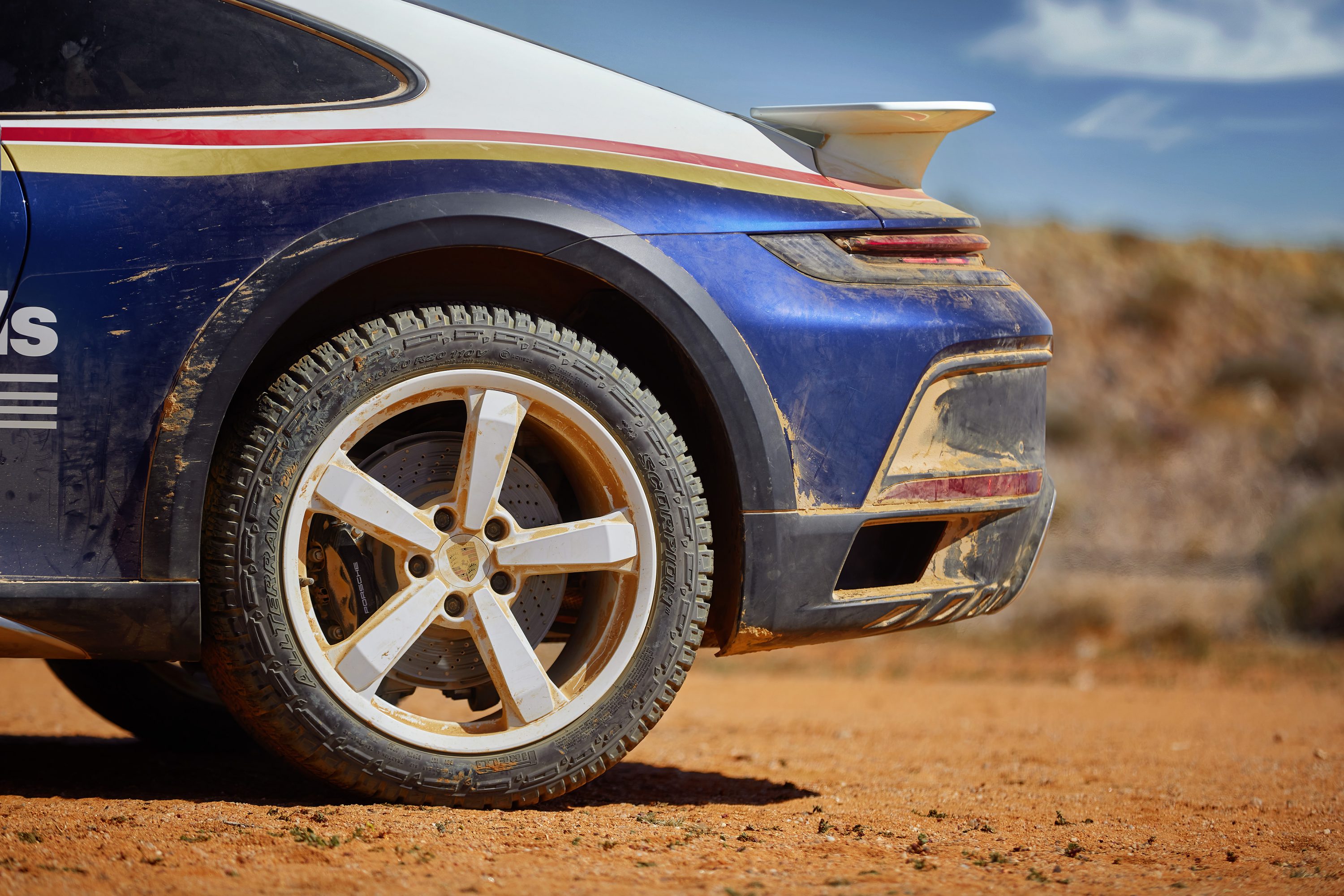 Terenski sportski automobil sa pobjedničkim genima: Novi Porsche 911 Dakar - Business Magazine