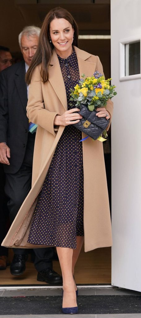 Kate Middleton ponovno osvaja u haljini na tufne
