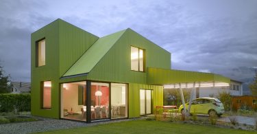 Zelena fasada od eloksiranog aluminijuma kao simbol malog porodičnog doma