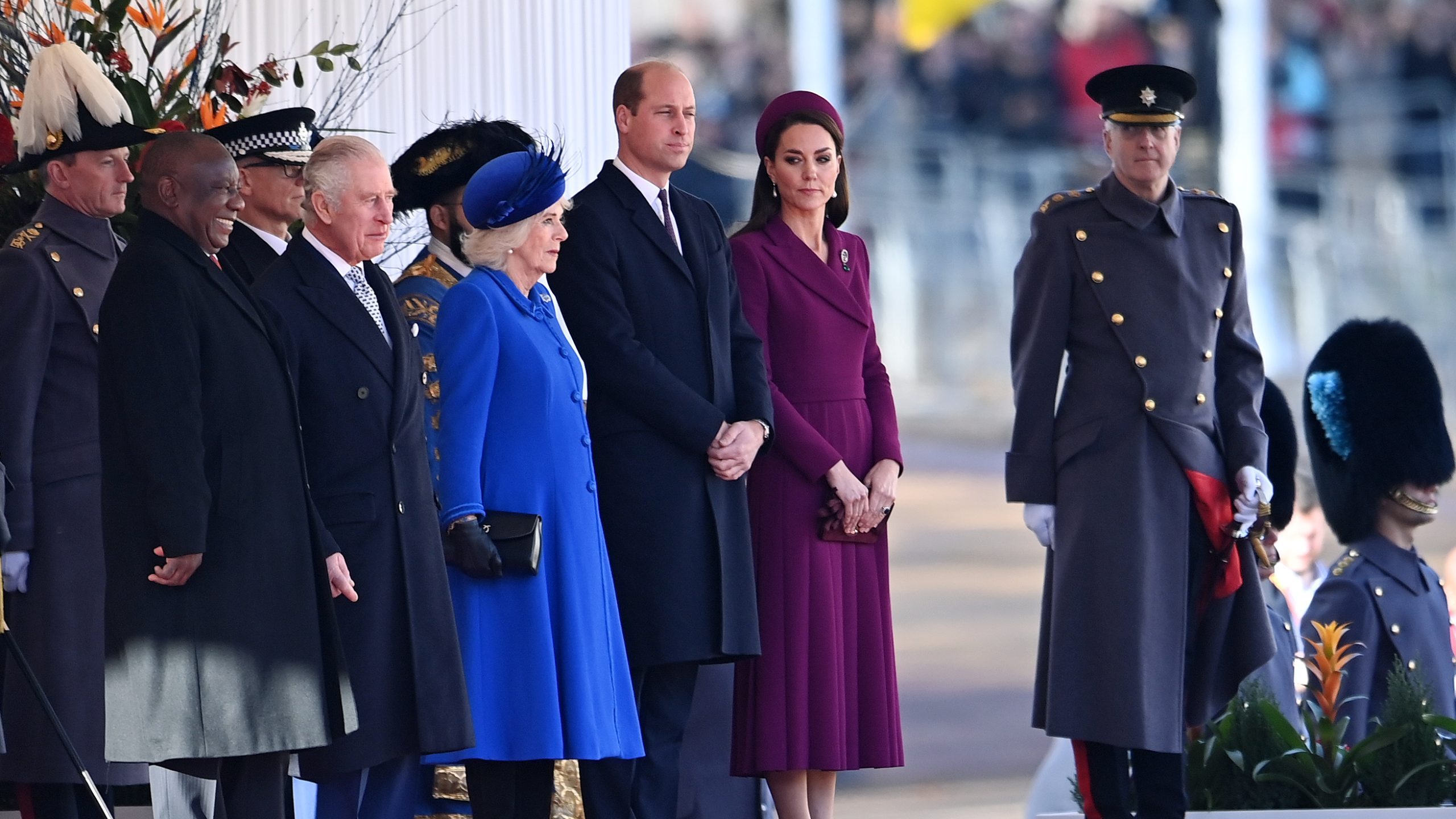 Princ i princeza od Walesa objavili su dva nova obiteljska portreta za ovu posebnu prigodu