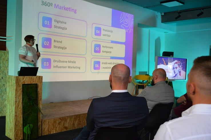 Vještačka inteligencija u digitalnom marketingu umjetna inteligencija vs ljudi u digitalnom marketingu