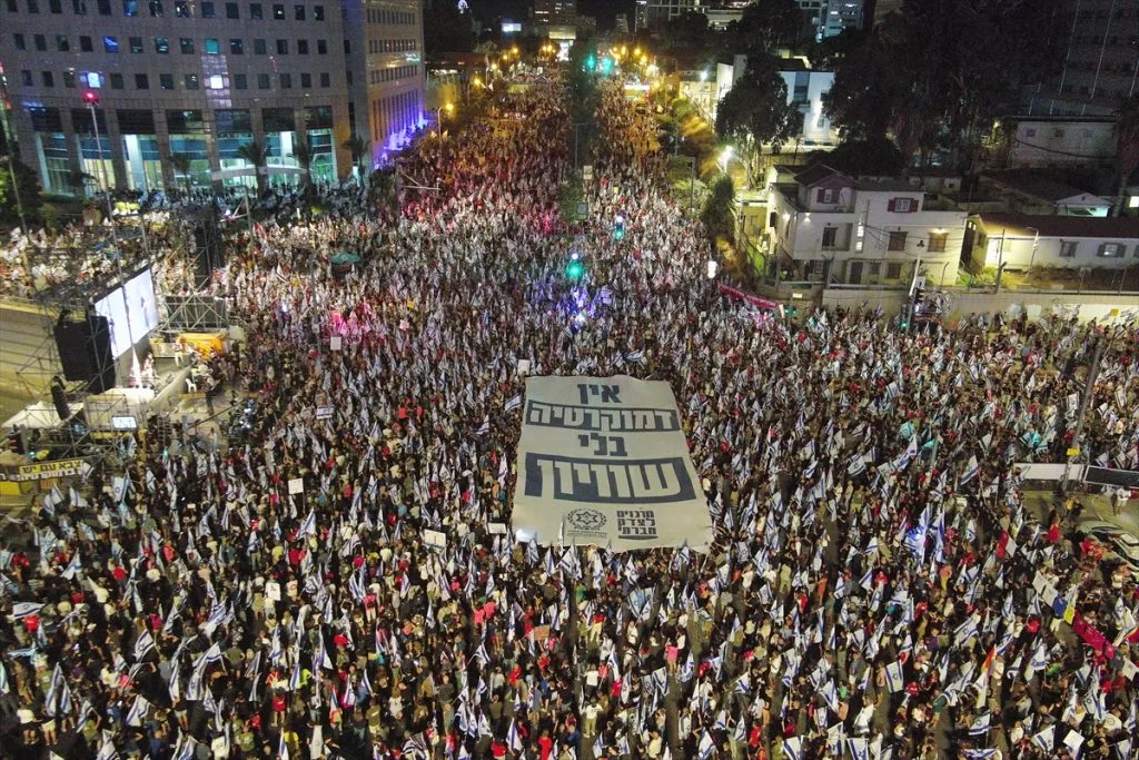 NE ŽELE NETANYAHUOVU VLADU! POGLEDAJTE PROTEST DESETINE HILJADA GRAĐANA NA ULICAMA IZRAELA