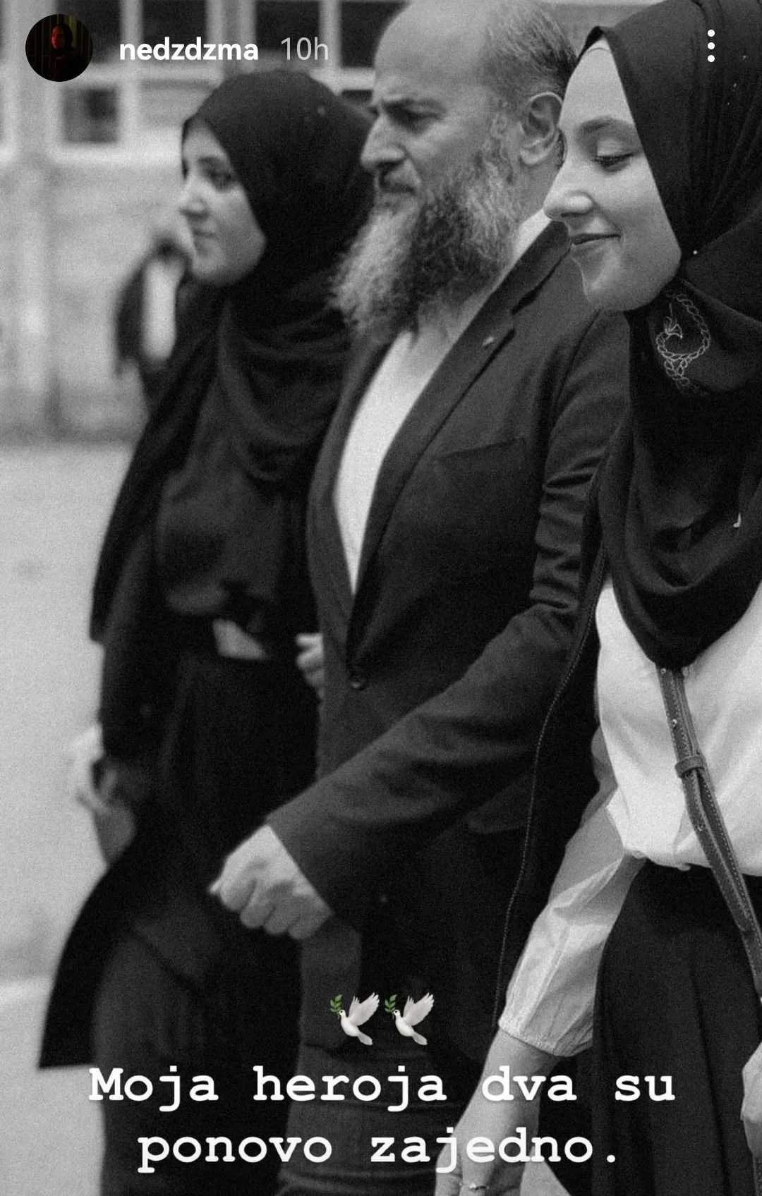 Prva i posljednja slika: Djeca rahmetli muftije se uteše što su babo i mama „ponovo zajedno“