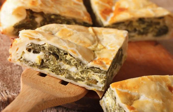 Jednostavna Grčka pita sa sirom i špinatom