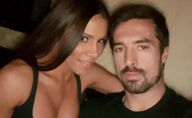 Fatalni nogometaš za kojim luduju pjevačice: Jednoj napravio dijete pa ju prevario a drugoj prijetio!