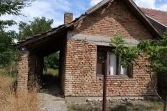 Ovo je napuštena kuća poznate pjevačice! Susjedi otkrili da zaplače čim se ispred parkira: “Jao, moja sirotinja!”
