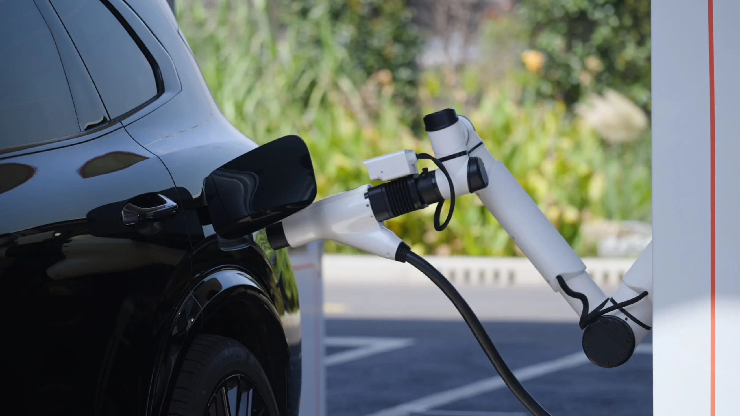 Geely predstavio AI punjenje: od 10 do 70% baterije za samo 4,5 minuta