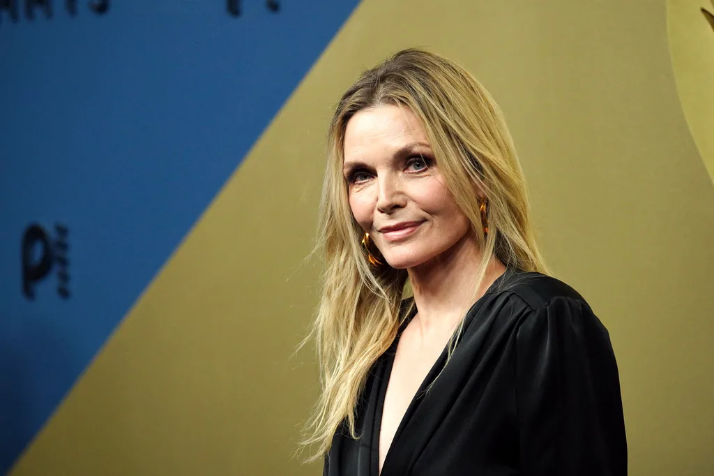 Ima 68 godina, a izgleda poput djevojke: Michelle Pfeiffer očarala na crvenom tepihu