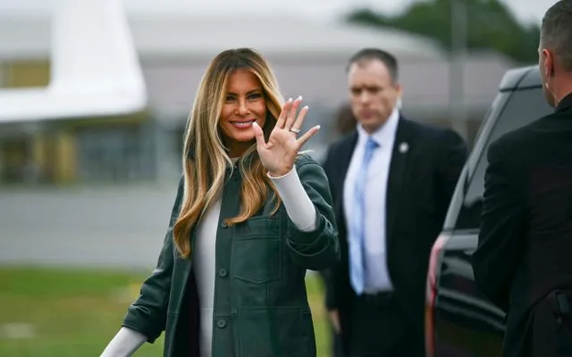 Melania Trump pokazala savršen jesenji stajling: Kožna jakna u šumskozelenoj boji već je hit sezone