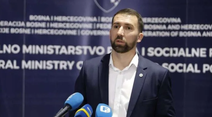 Roditelji njegovatelji FBiH: Naknada povećana na 1.027 KM