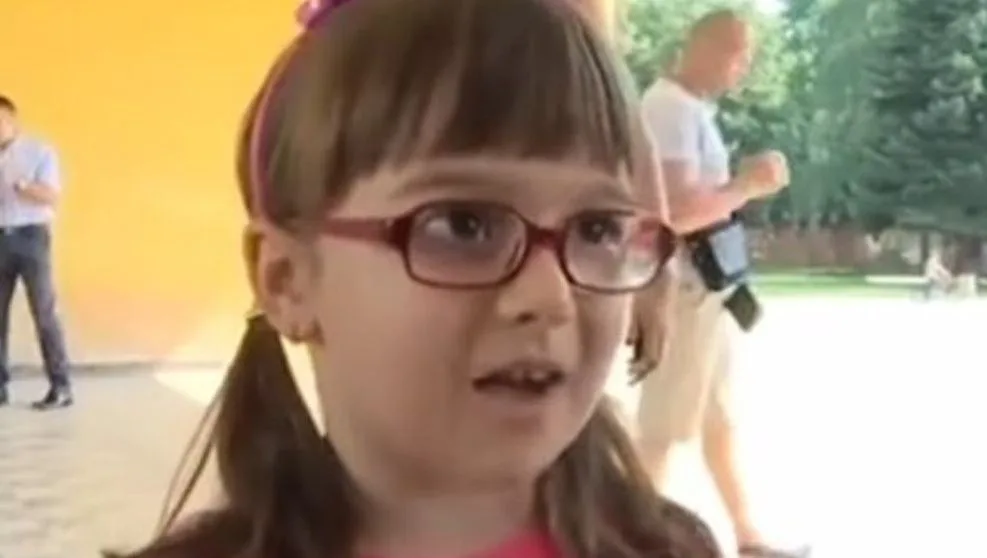 Sjećate se ove djevojčice koja je i dalje hit na društvenim mrežama? Ovako izgleda deset godina poslije!