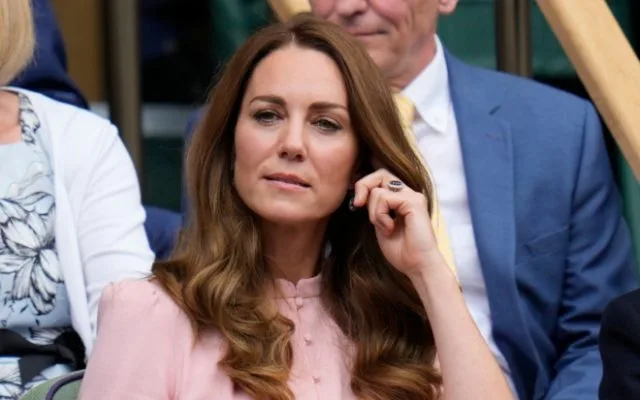 Žena nagazila haljinu Kate Middleton: Svi pričaju o tome kako je princeza reagirala