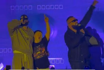 Momak sa Downovim sindromom ukrao show na nastupu Jale i Bube! Publika oduševljena, ovo je raznježilo sve (VIDEO)